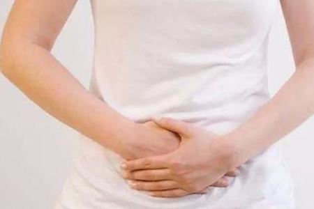 女性患卵巢癌有的两大信号
